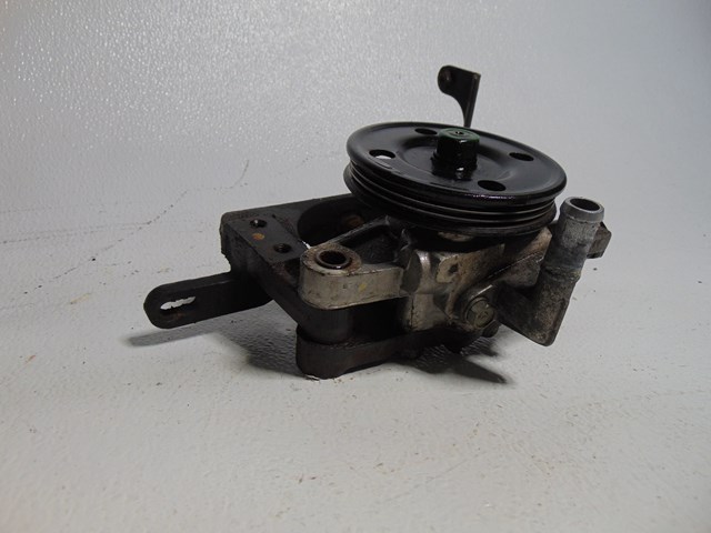 2006 Hyundai Elantra Power Steering Pump w/Bracket