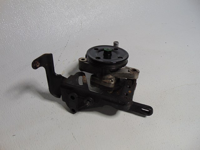 2006 Hyundai Elantra Power Steering Pump w/Bracket