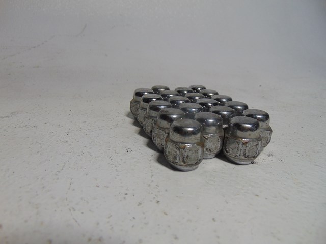2014 Nissan Juke Wheel Lugs Set of 20