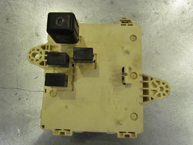 2003 Lexus IS300 Front RH Fuse/Relay Unit