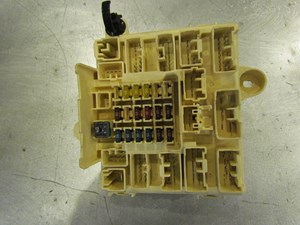 2003 Lexus IS300 Front RH Fuse/Relay Unit