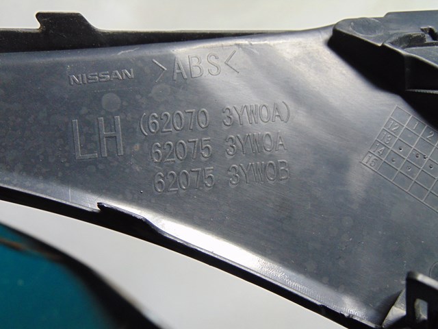 2014 Nissan Juke Nismo RS LH Driver Grille 62075 3YW0A