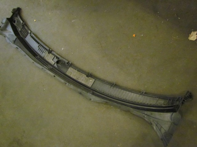 2003 Lexus IS300 Wiper Cowl OEM 5578153020