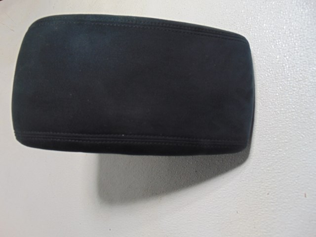 2014 Nissan Juke Nismo RS Armrest