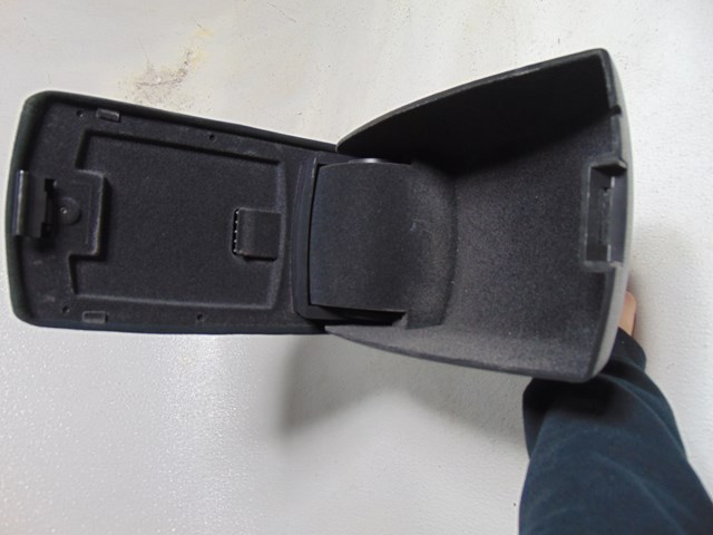 2014 Nissan Juke Nismo RS Armrest