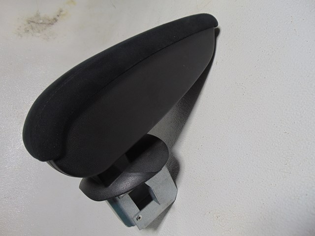 2014 Nissan Juke Nismo RS Armrest