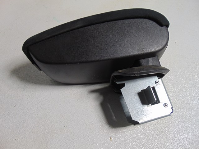 2014 Nissan Juke Nismo RS Armrest