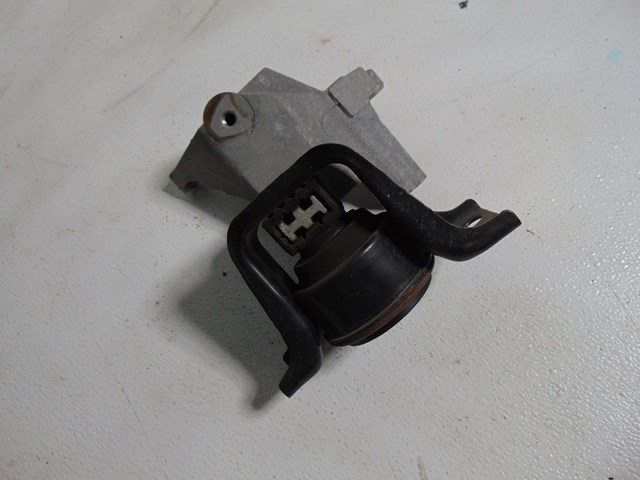 2014 Nissan Juke RH Passenger Engine Mounts Engine Brackets