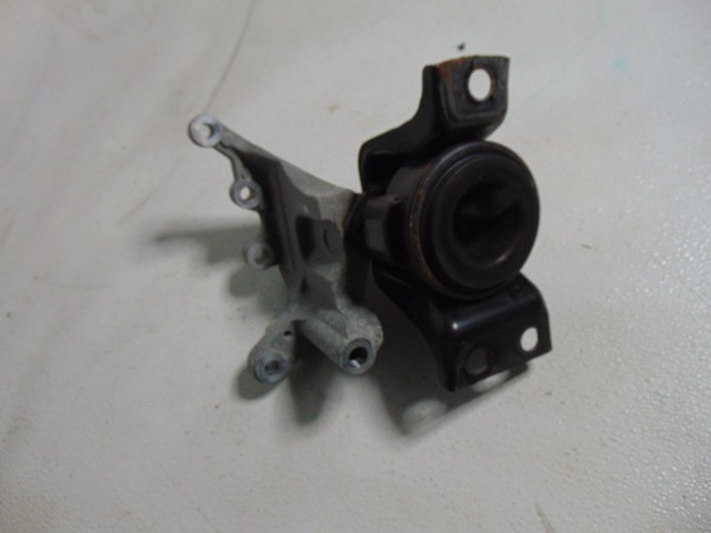 2014 Nissan Juke RH Passenger Engine Mounts Engine Brackets