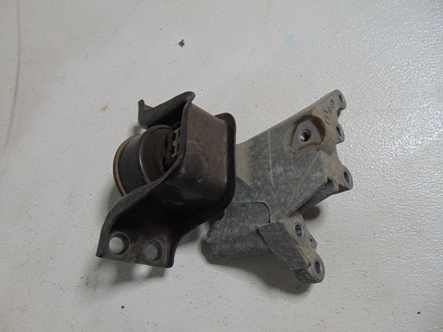 2014 Nissan Juke RH Passenger Engine Mounts Engine Brackets