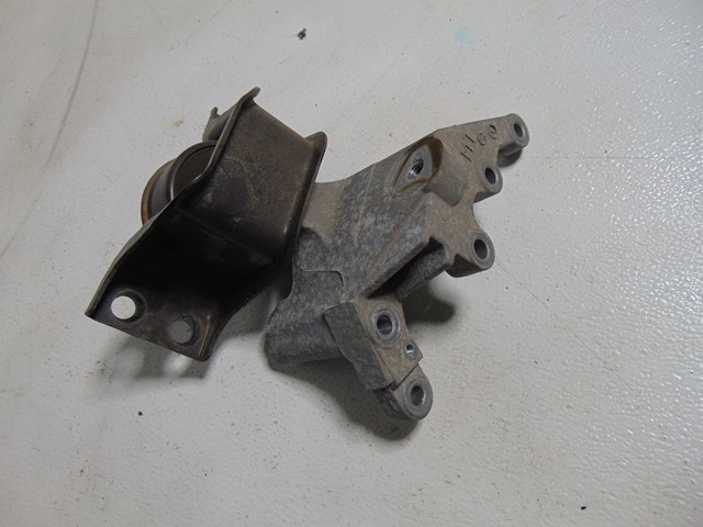 2014 Nissan Juke RH Passenger Engine Mounts Engine Brackets