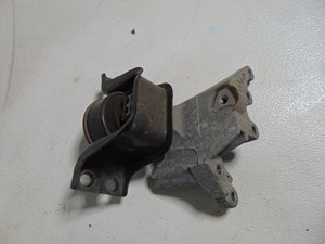 2014 Nissan Juke RH Passenger Engine Mounts Engine Brackets