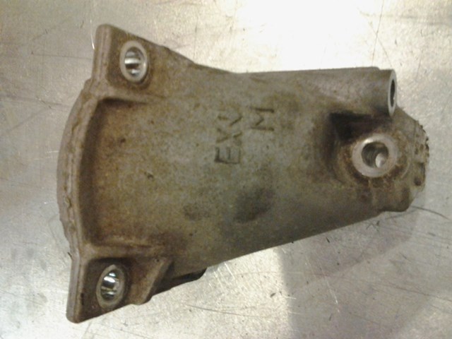 2003 Lexus IS300 RH Motor Mount On Engine