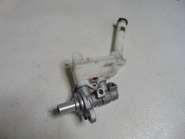 2014 Nissan Juke AWD Brake Master Cylinder