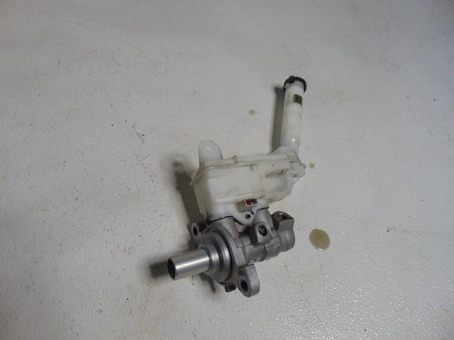 2014 Nissan Juke AWD Brake Master Cylinder