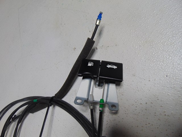 2014 Nissan Juke Nismo RS Hood & Fuel Door Release Lever & Cable