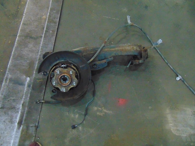 2014 Nissan Juke AWD Rear LH Driver Spindle w/ABS Sensor & Ebrake Cable