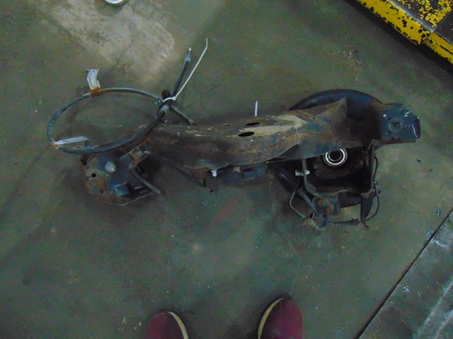 2014 Nissan Juke AWD Rear LH Driver Spindle w/ABS Sensor & Ebrake Cable