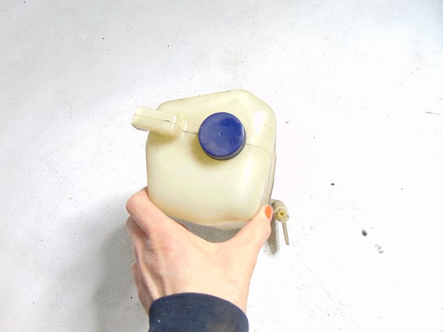 2003 Infiniti M45 Radiator Overflow Bottle