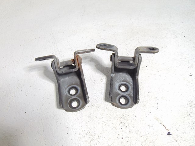 2003 Infiniti M45 Front LH Driver Door Hinges