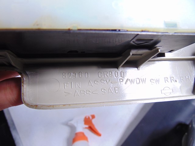 2003 Infiniti M45 Rear RH Passenger Door Switch w/Trim 82960CR900