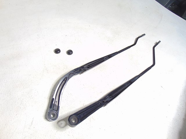 2003 Infiniti M45 Windshield Wiper Arms Set