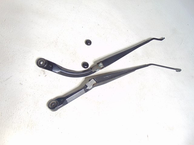 2003 Infiniti M45 Windshield Wiper Arms Set