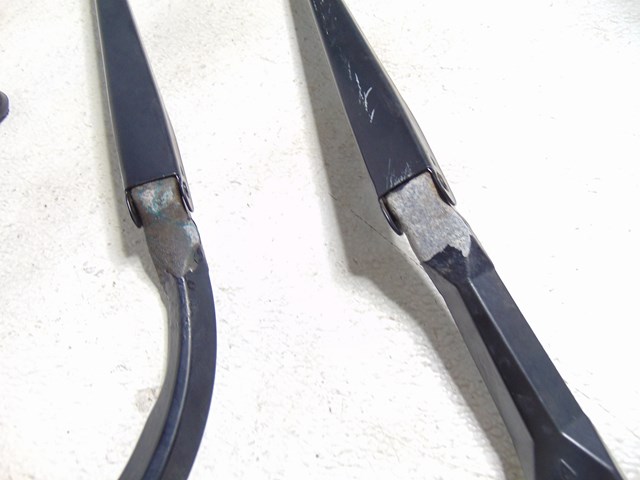 2003 Infiniti M45 Windshield Wiper Arms Set