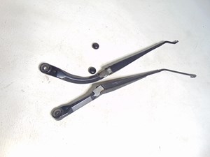 2003 Infiniti M45 Windshield Wiper Arms Set