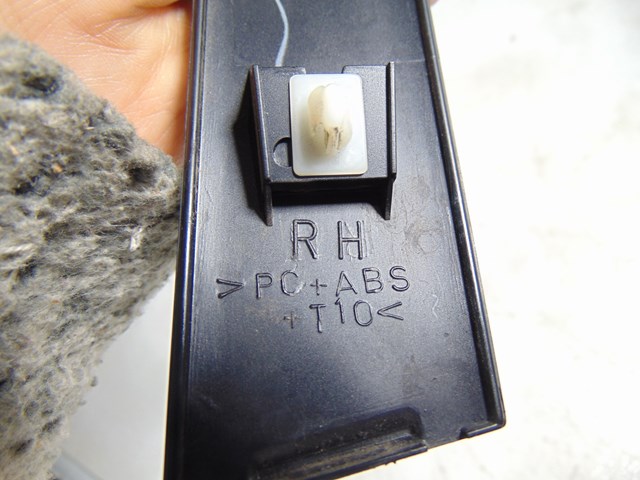 2003 Infiniti M45 RH Passenger Exterior B Pillar Trim 76818 AG000