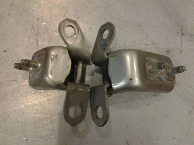 2003 Lexus IS300 RH Raer Door Hinge Set