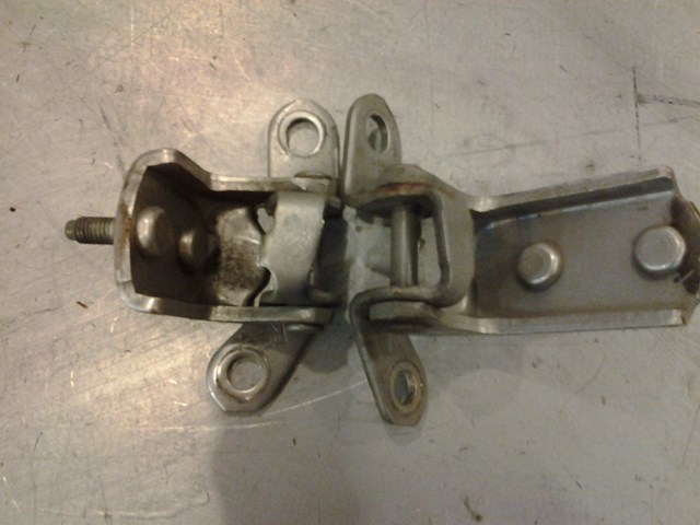 2003 Lexus IS300 RH Raer Door Hinge Set