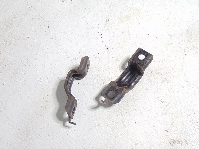 2003 Infiniti M45 Front Sway Bar Brackets