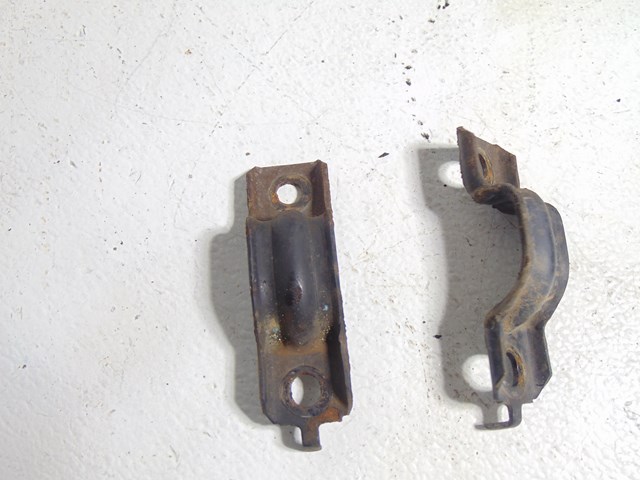 2003 Infiniti M45 Front Sway Bar Brackets