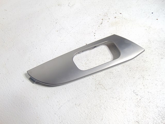 2003 Infiniti M45 Front RH Pass Door Handle Panel Trim