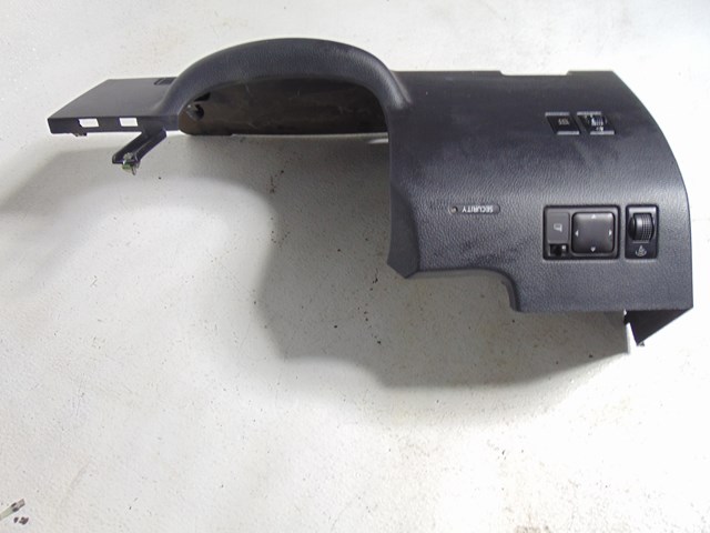 2003 Infiniti M45 Under Steering Dash Knee