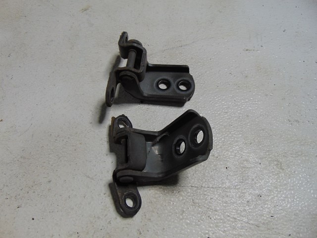 2003 Infiniti M45 Front RH Passenger Door Hinges