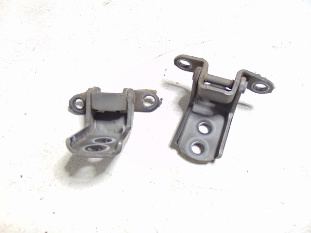 2003 Infiniti M45 Front RH Passenger Door Hinges