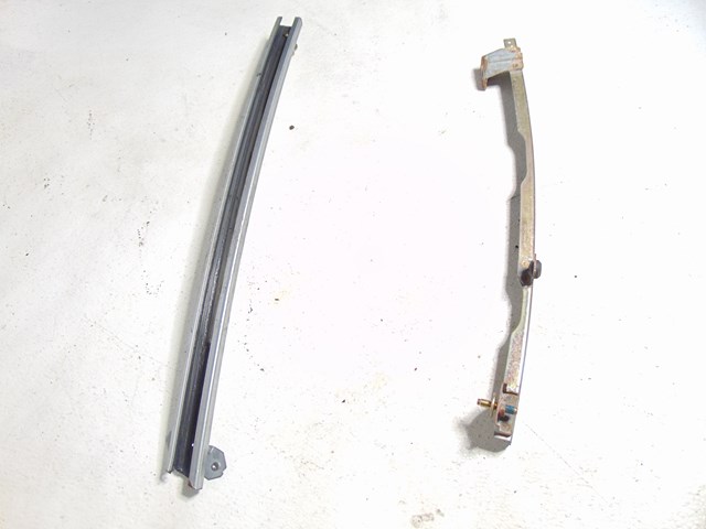 2003 Infiniti M45 Front RH Passenger Window Guides