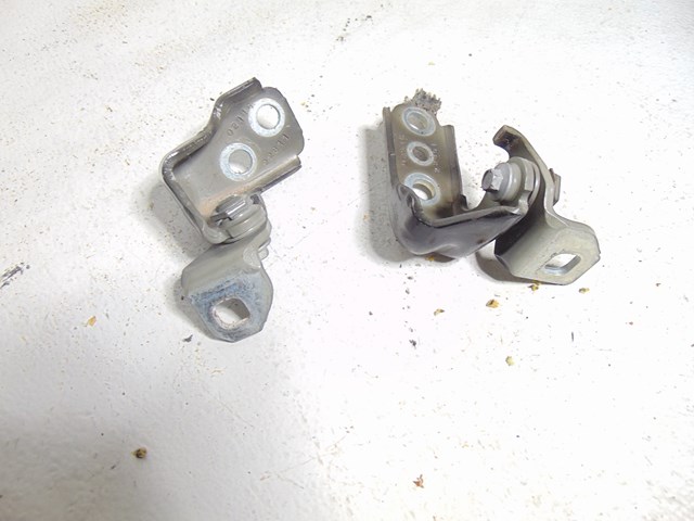 2016 Ford Explorer Front LH Driver  Door Hinge