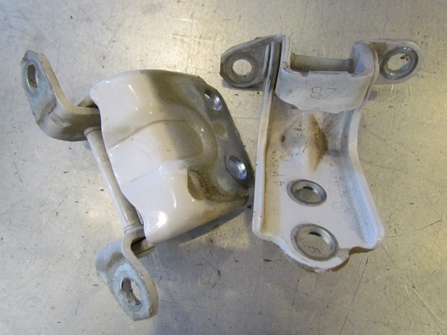 2005 Subaru Legacy GT RH Rear Door Hinge Set