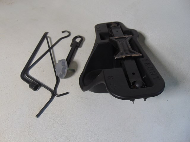 04 05 06 07 08 09  Toyota Prius Jack & Tools Set