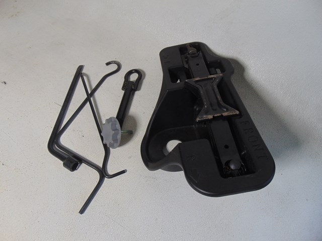 04 05 06 07 08 09  Toyota Prius Jack & Tools Set