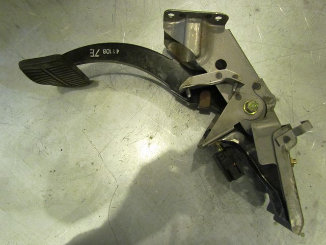 2005 Subaru Legacy GT Brake Pedal Assy