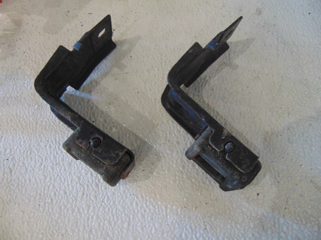 2000 Ford Excursion Radiator Brackets