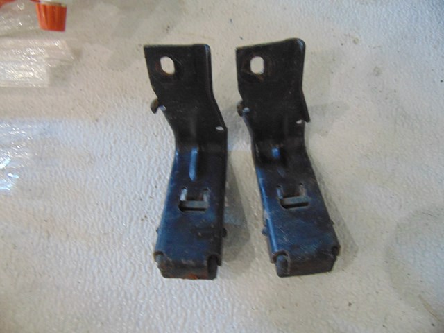 2000 Ford Excursion Radiator Brackets