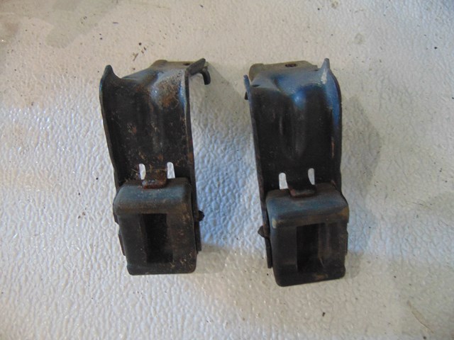 2000 Ford Excursion Radiator Brackets