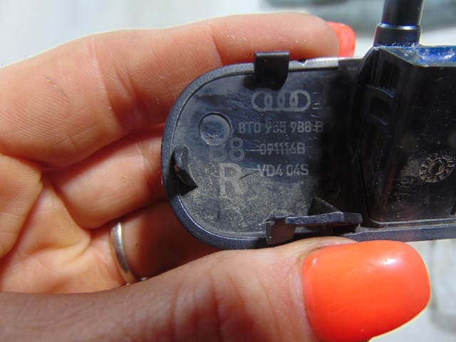 2010 Audi S4 Windshield Washer Nozzle Sprayers RH LH OEM 8T0955987 8T0955988