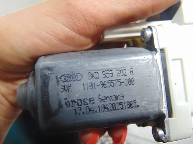 2010 Audi S4 Front RH Passenger Window Motor 8K0959802A