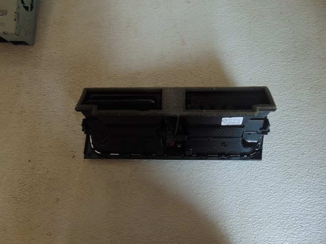 2010 Audi S4 Dash Vent Center Lower Vent 8T1 820 951